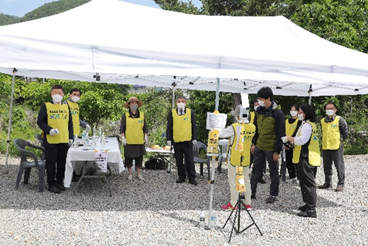 행사 연설 장면