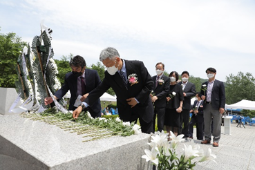 현장 답사 및 설명 사진